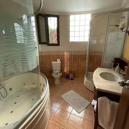 Private On Center. Villa